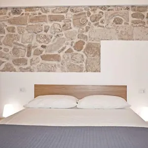 la-casa-di-alceo.sicilyhotelsitaly.net/